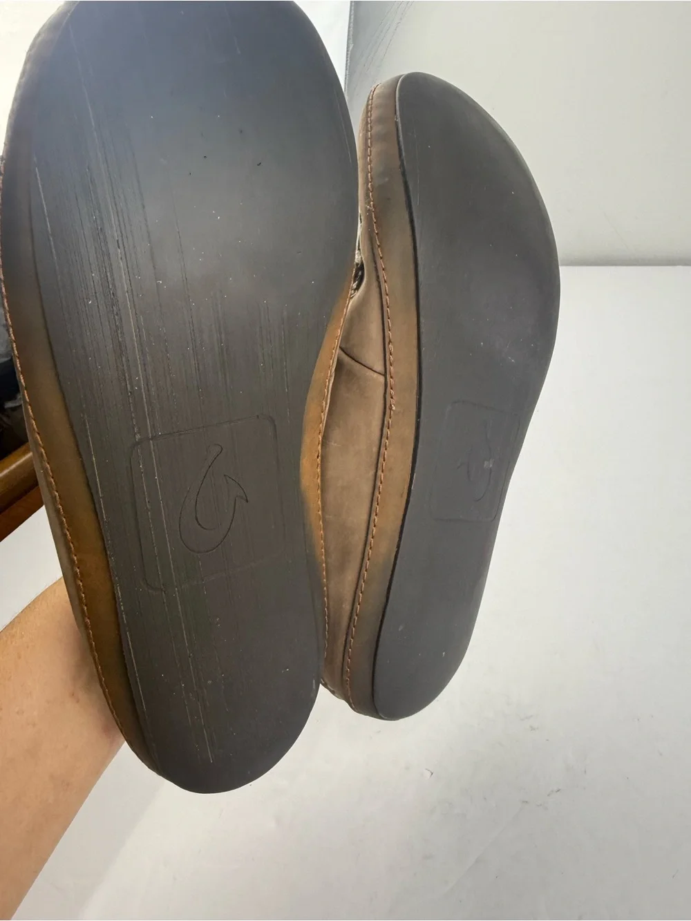 Olukai Mens 12 Moloa Brown Leather Slipper Slip On SEE ALL.